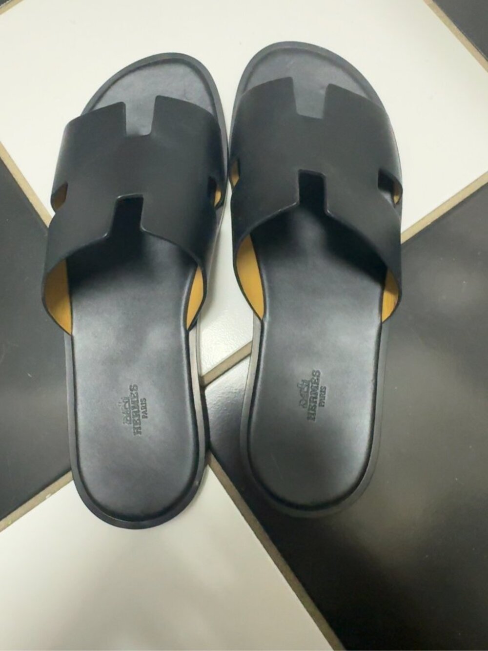 Hermès Izmir Black Leather H Sandals Men’s EU 45